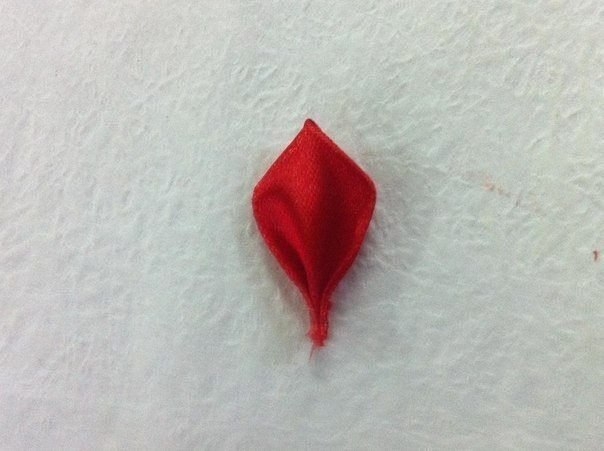 Как сделать цветок из ленты для украшения чего-угодно