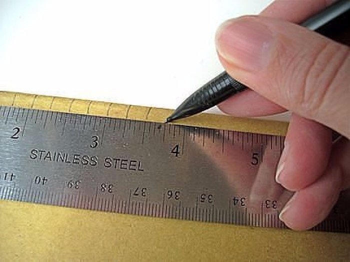 Ткацкий станок из картона и вилки.