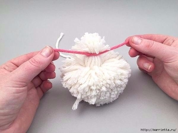 Маленький пудель из помпонов. Мастер-класс.