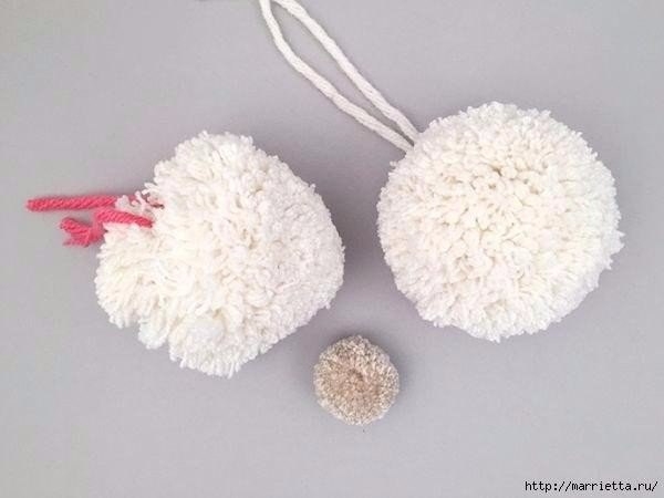 Маленький пудель из помпонов. Мастер-класс.