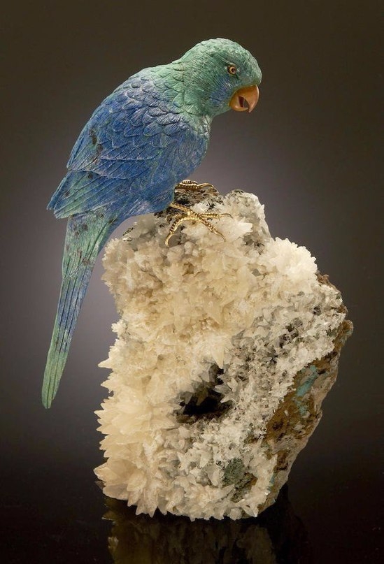 Птицы, вырезанные из минералов