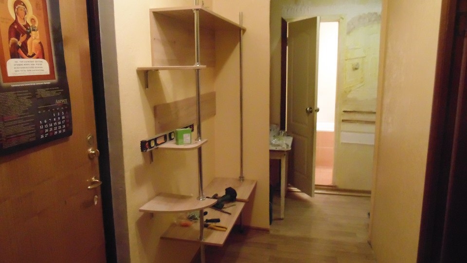 Недорогая вешалка в прихожую своими руками