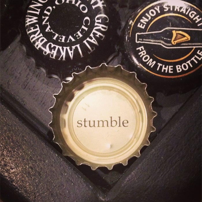 Декор столешницы пробками от бутылок