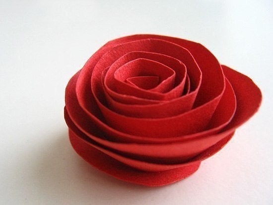Сердце из бумажных роз