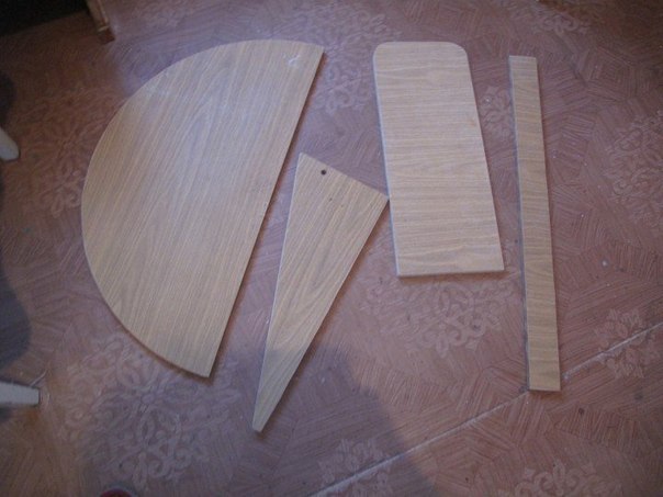 Складной столик для маленького балкона