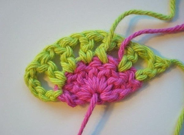 Яркая занавеска на кухню.