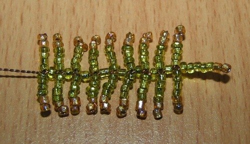 Пушистая пальма из бисера.