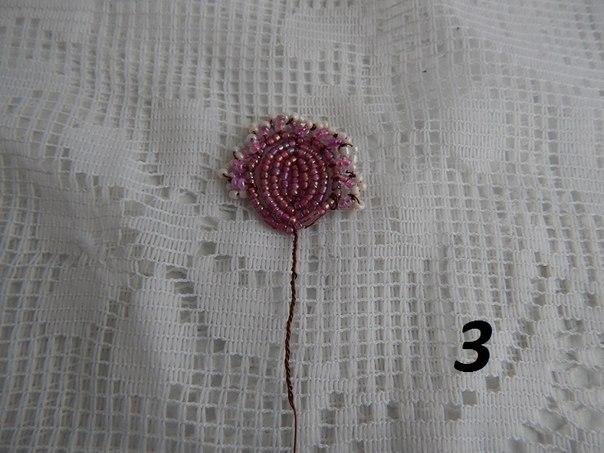 Махровая фиалка из бисера Махровая фиалка из бисера