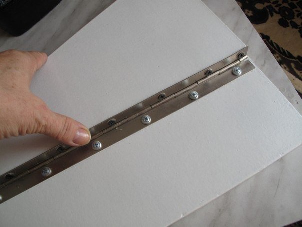 Складной столик для маленького балкона