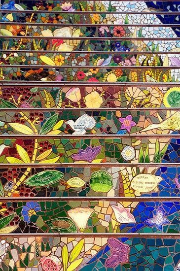 Лестницы, украшенные мозаикой