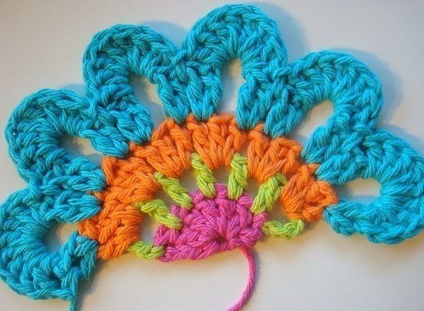 Яркая занавеска на кухню.