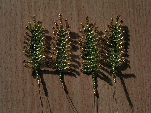 Пушистая пальма из бисера.