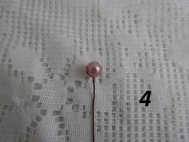 Махровая фиалка из бисера Махровая фиалка из бисера