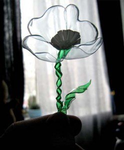 Простой цветок из пластиковой бутылки