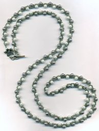 Ожерелье из бисера и бусин