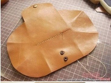 Маленькая сумочка из кожи