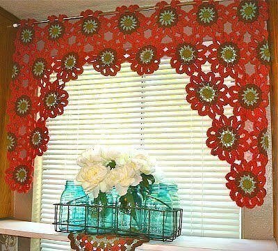 Яркая занавеска на кухню.