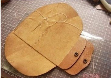 Маленькая сумочка из кожи