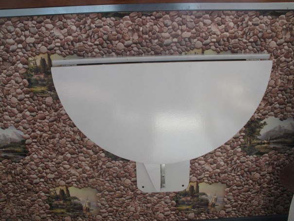 Складной столик для маленького балкона