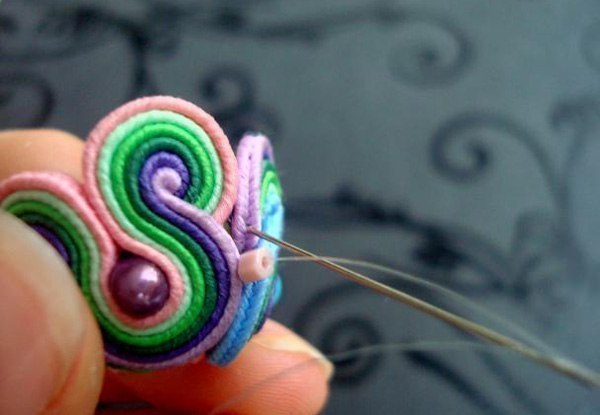 Создаем бусину в технике объемной сутажной вышивки.