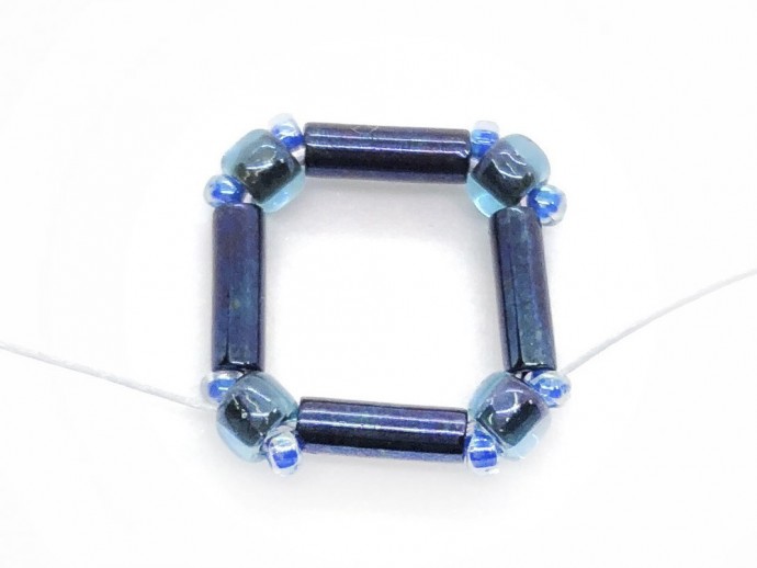 Лаконичные серьги-квадратики