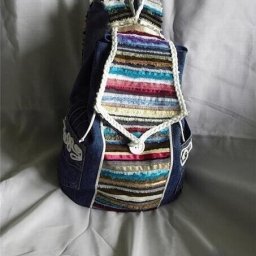 ​Рюкзачок из джинсов и кромок ткани