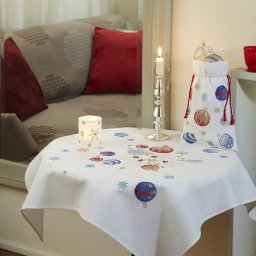 ​Вышитая скатерть с шарами