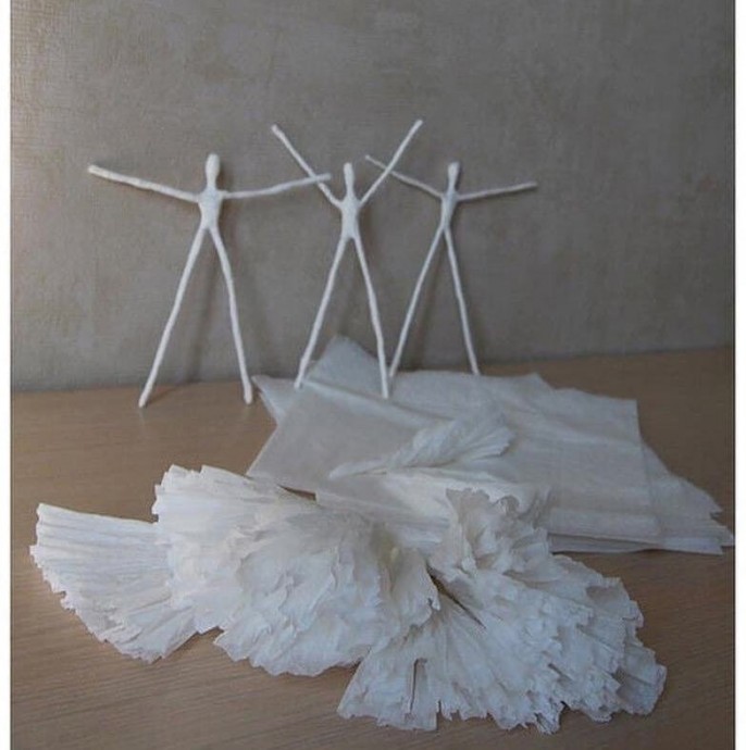 ​Очаровательные балерины из бумажных салфеток