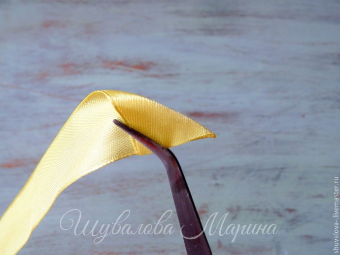 Простой способ сделать розу из ленты