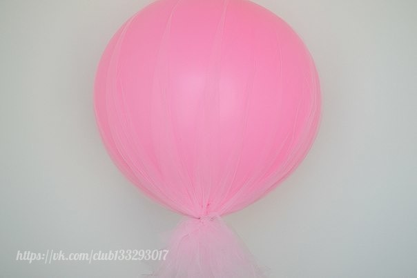 Воздушные шары, украшенные тюлем