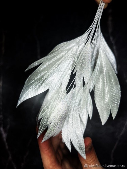 Белая пуансеттия из бархата