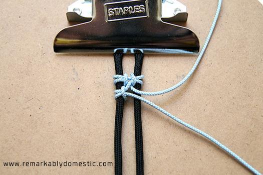 Браслет из шнурков