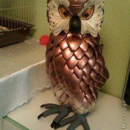 Филин из одноразовых пластиковых ложек