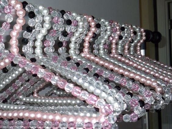 ​Украшаем вешалки кружевами и жемчугом