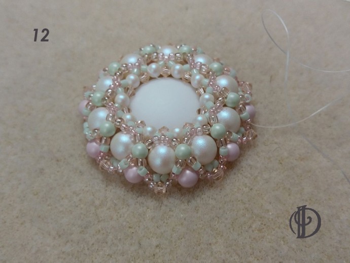 Лунная брошь с кабошоном-лунасофтом Лунная брошь с кабошоном-лунасофтом