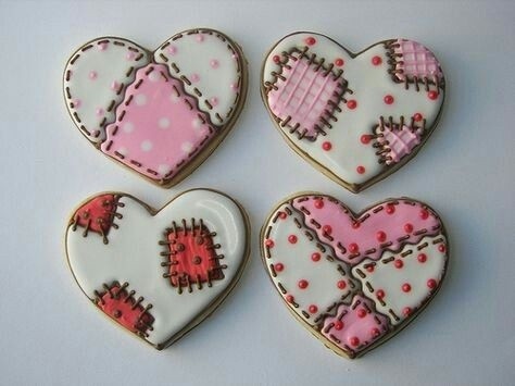 Имбирные пряники: сердечки с росписью