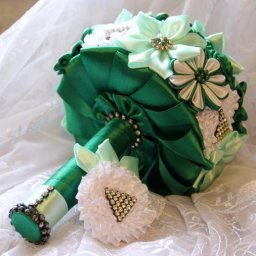 Юбочка из атласных лент для брошь-букета