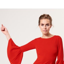 ​Моделирование платьев с оригинальными расклешенными рукавами