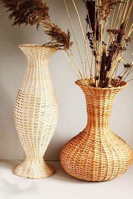 Как сделать красивую напольную вазу из газетных трубочек?