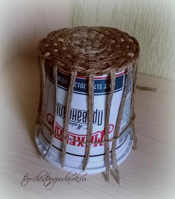 Плетёная корзиночка из джута