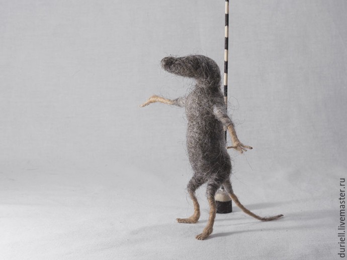 Валяем забавного крысёнка на каркасе Валяем забавного крысёнка на каркасе