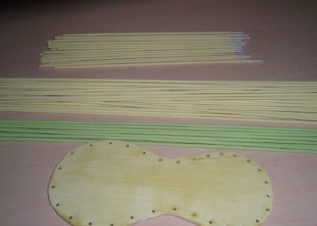 Ботинок из газетных трубочек