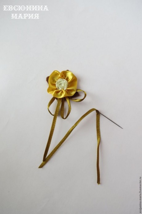 Брошь "Роза с ягодками"