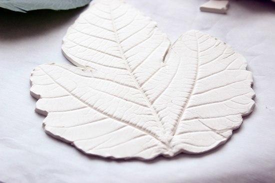 Делаем блюдечко для украшений в форме листка