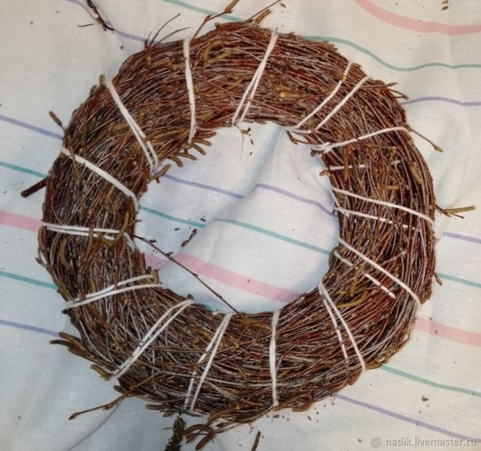 Венок из берёзовых веток