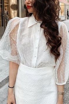 Полупрозрачные белые блузы для швейного вдохновения