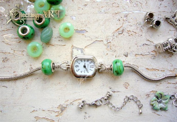 Часы-браслет в тропическом стиле