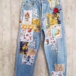 Джинсы с заплатками