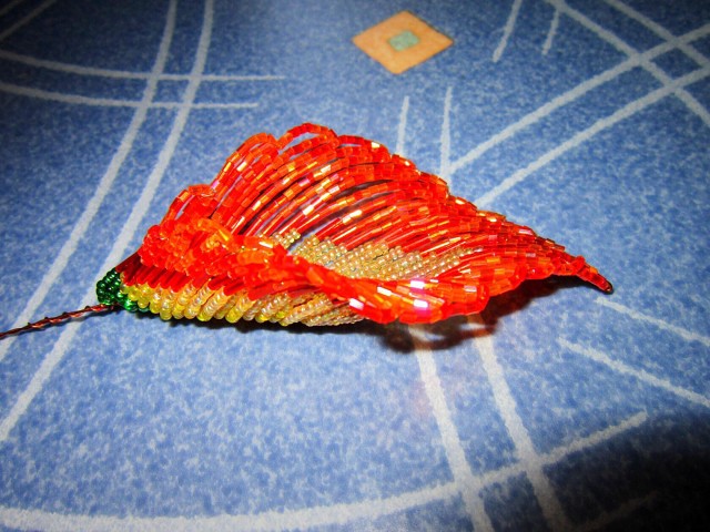 Невероятно красивые цветы из бисера