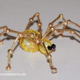 Паучок из бисера и бусин